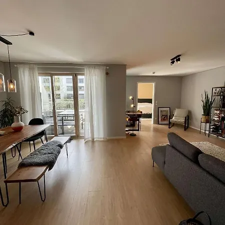 Helle 3-Zimmer-Wohnung Mit Terrasse